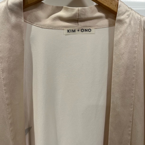 Kim + Ono Floral Kimono robe 100% silk - Picture 9 of 12
